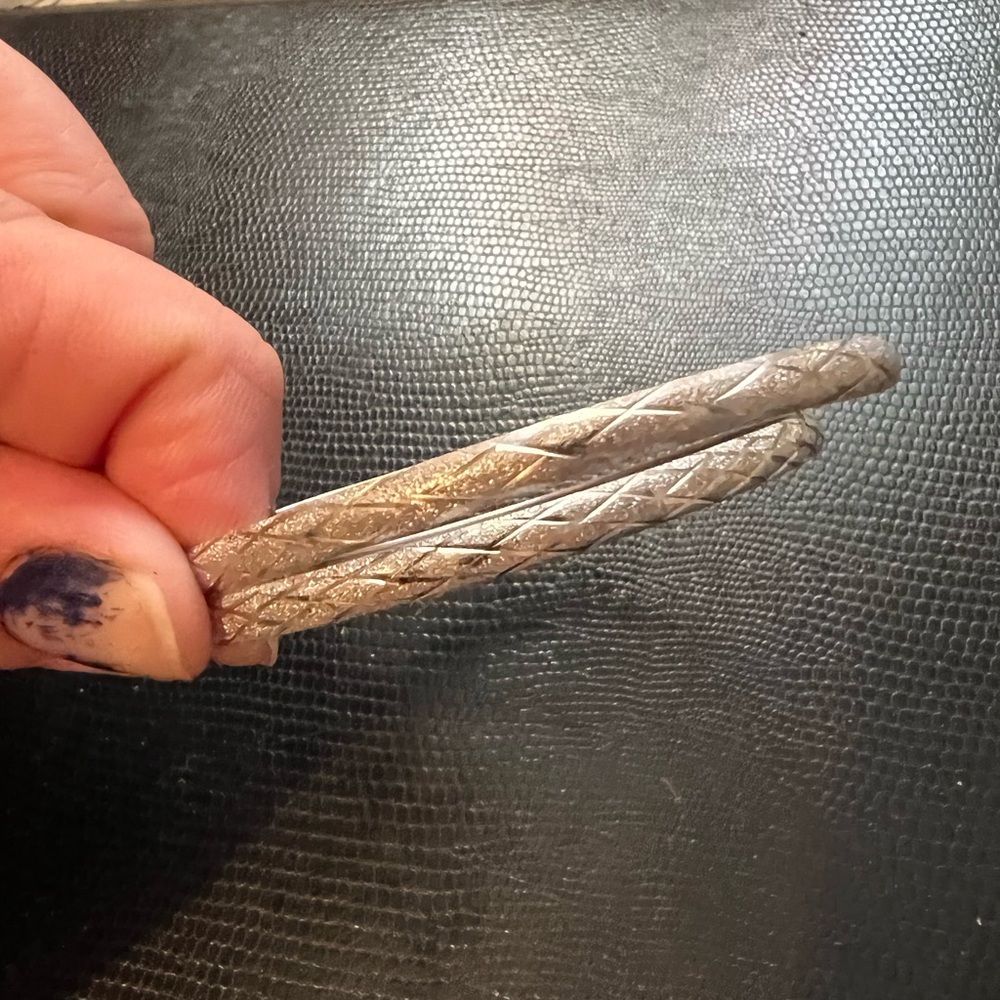 Elegant 10k Textured Bracelet